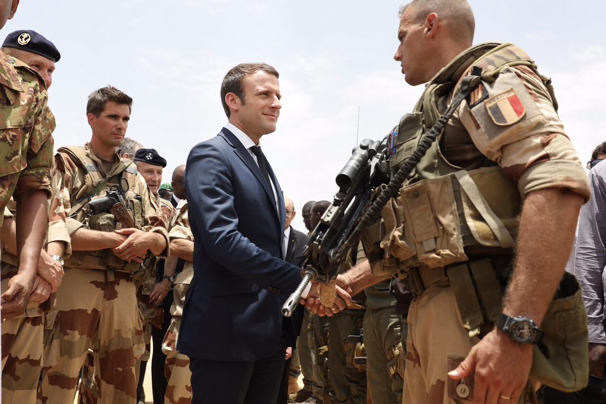 Macron et militaires